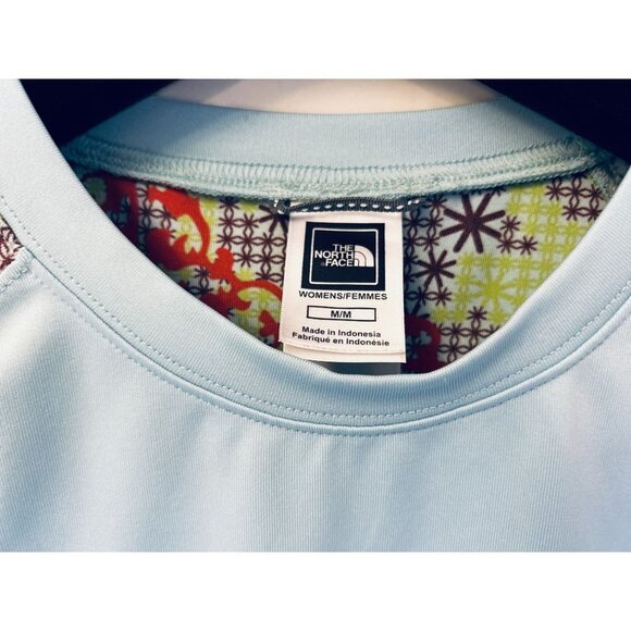 The North Face Size Med Rush Guard Top in Blue Tropical Design Sleeves - Picture 4 of 8